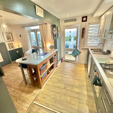 Garden Cottage - 3 Bedroom Close To Town And Beach 伯恩茅斯 外观 照片