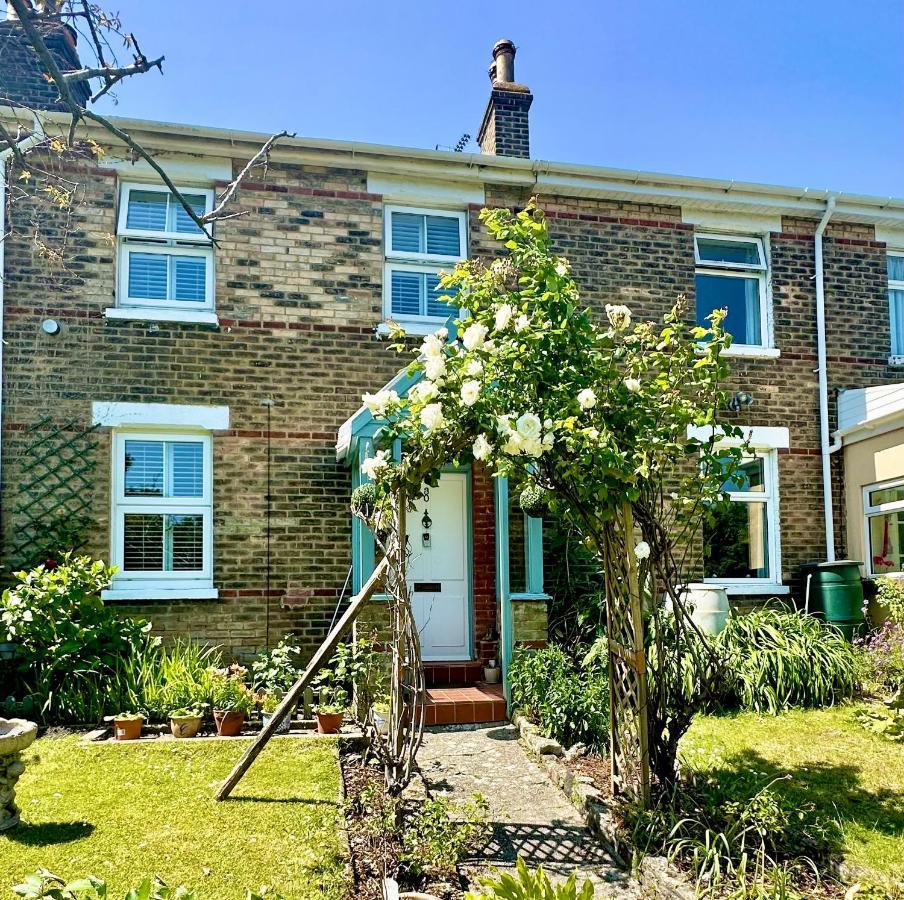 Garden Cottage - 3 Bedroom Close To Town And Beach 伯恩茅斯 外观 照片