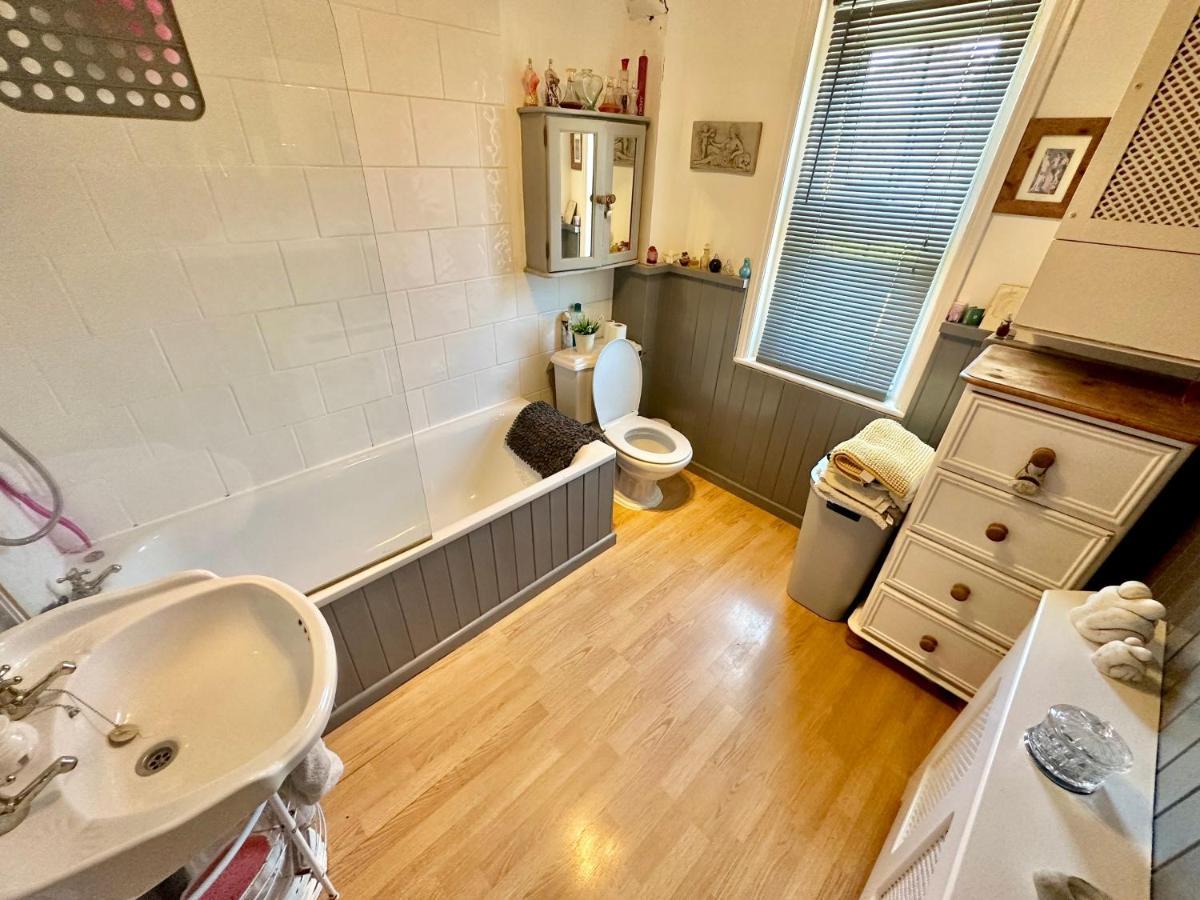 Garden Cottage - 3 Bedroom Close To Town And Beach 伯恩茅斯 外观 照片