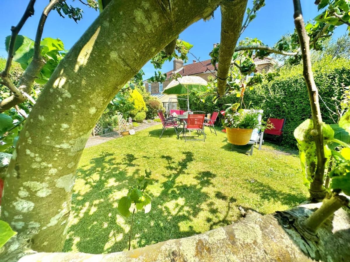 Garden Cottage - 3 Bedroom Close To Town And Beach 伯恩茅斯 外观 照片