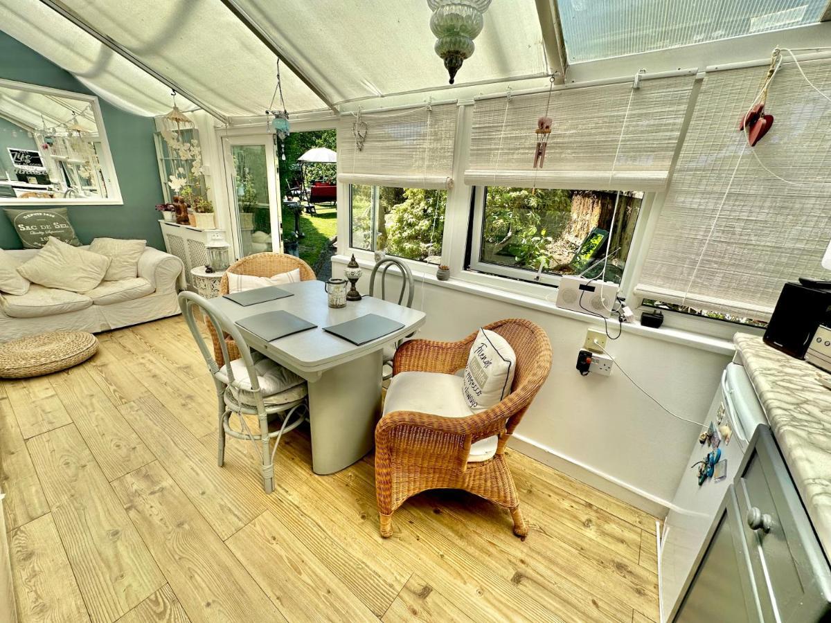 Garden Cottage - 3 Bedroom Close To Town And Beach 伯恩茅斯 外观 照片