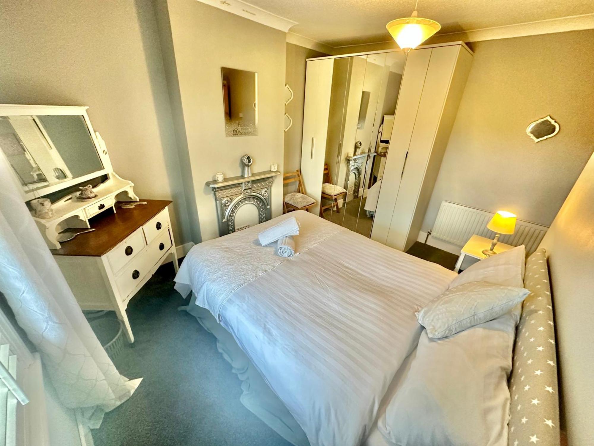 Garden Cottage - 3 Bedroom Close To Town And Beach 伯恩茅斯 外观 照片