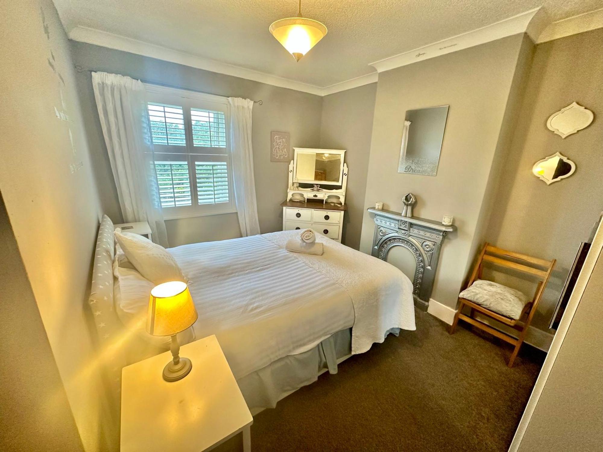 Garden Cottage - 3 Bedroom Close To Town And Beach 伯恩茅斯 外观 照片