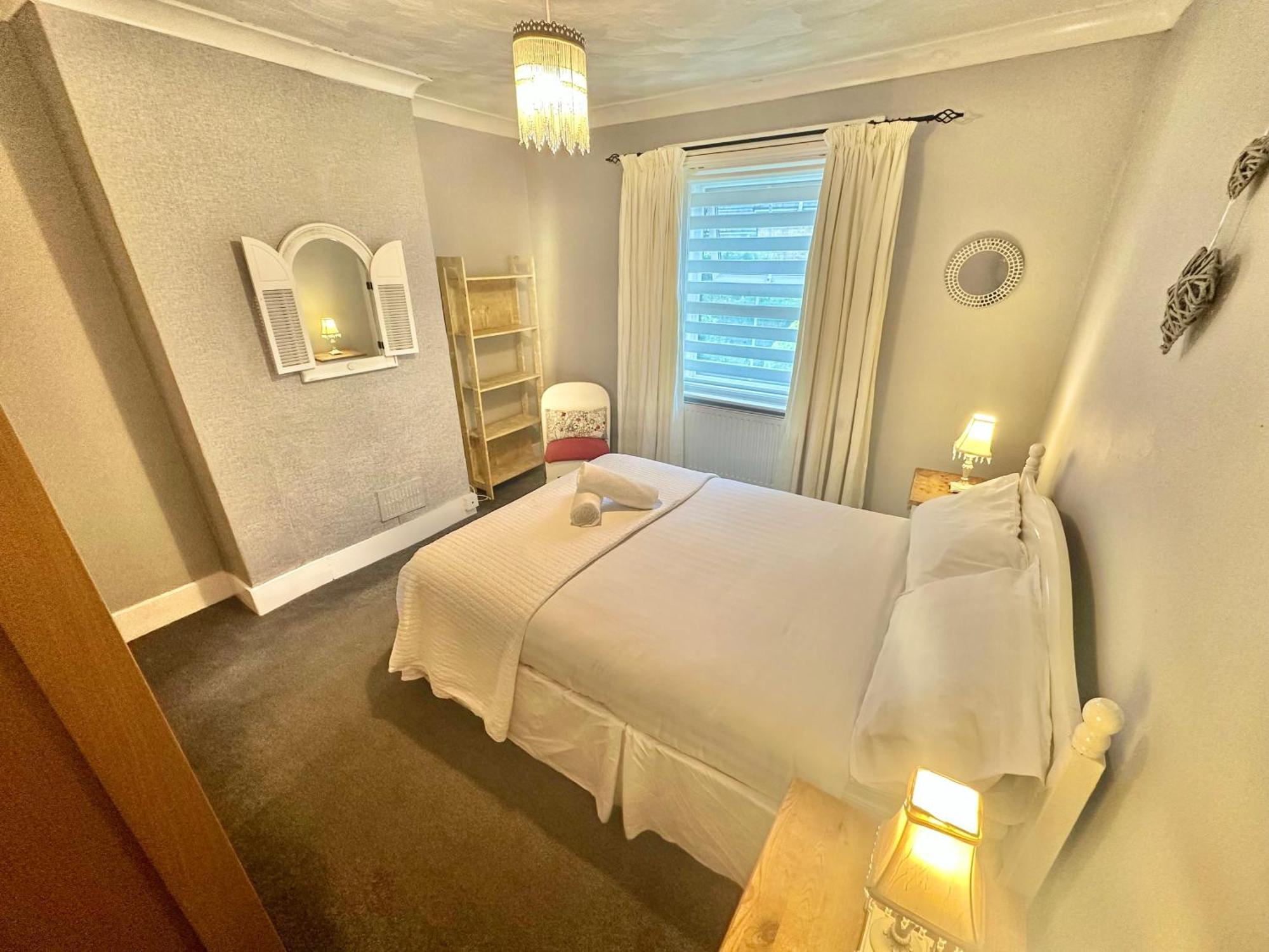 Garden Cottage - 3 Bedroom Close To Town And Beach 伯恩茅斯 外观 照片